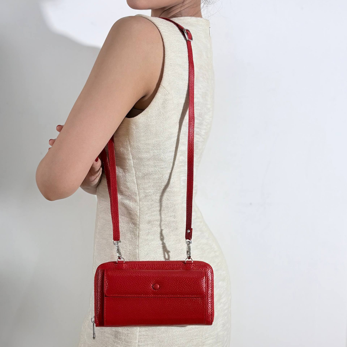DITHA RED ON MODEL6