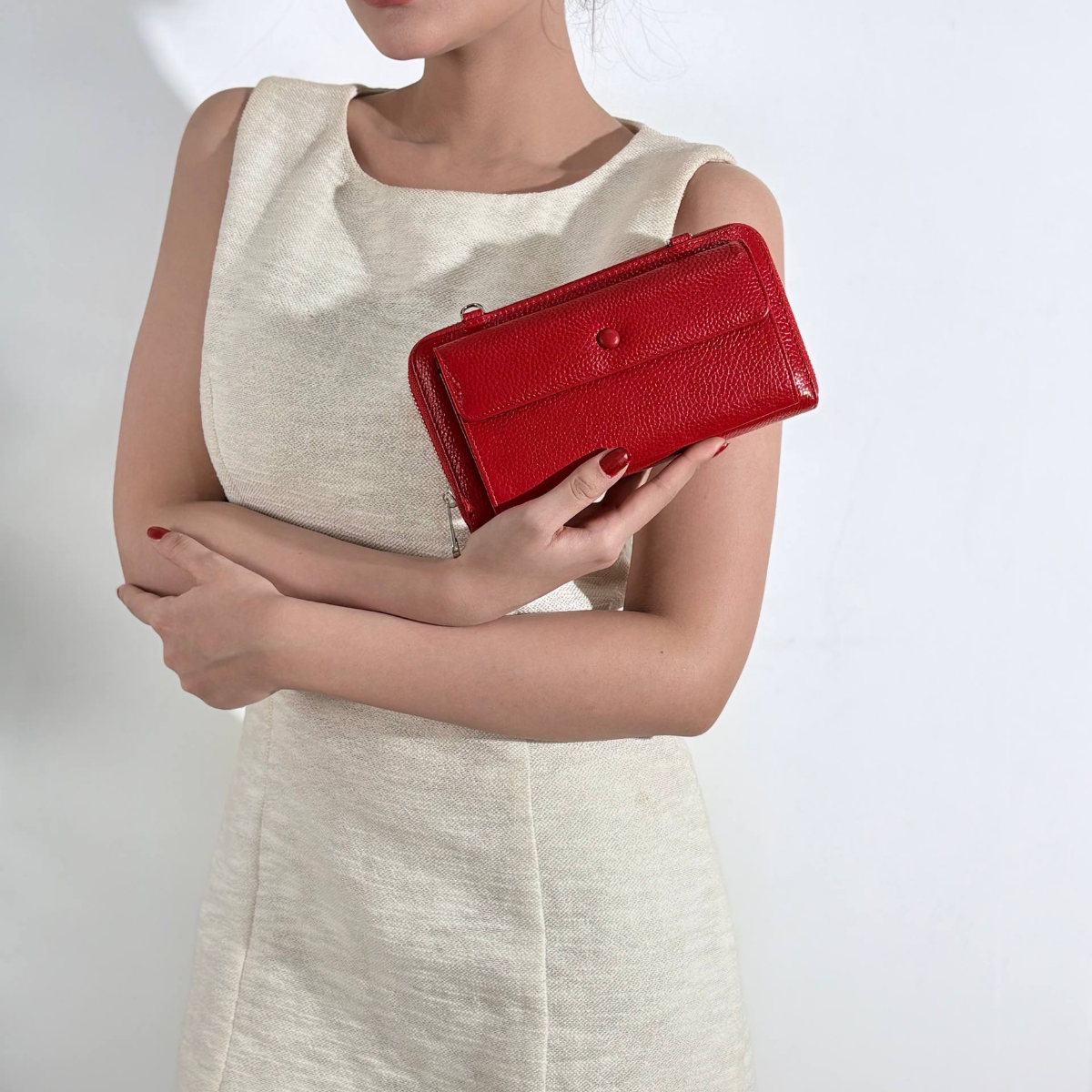 DITHA RED ON MODEL8