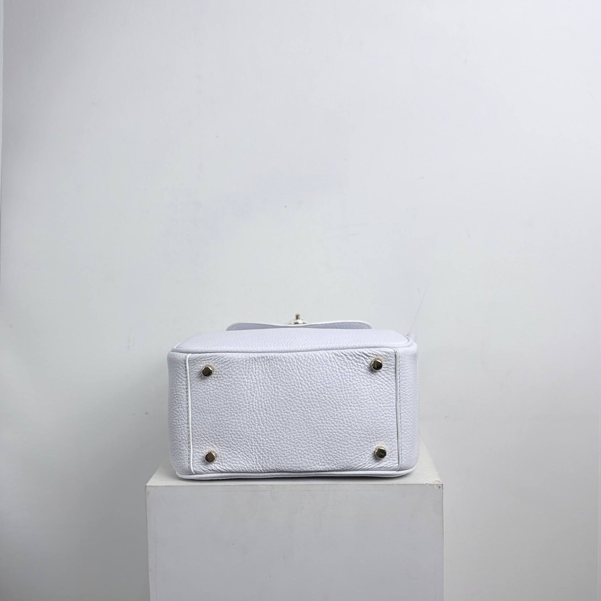 nebula white.png 9