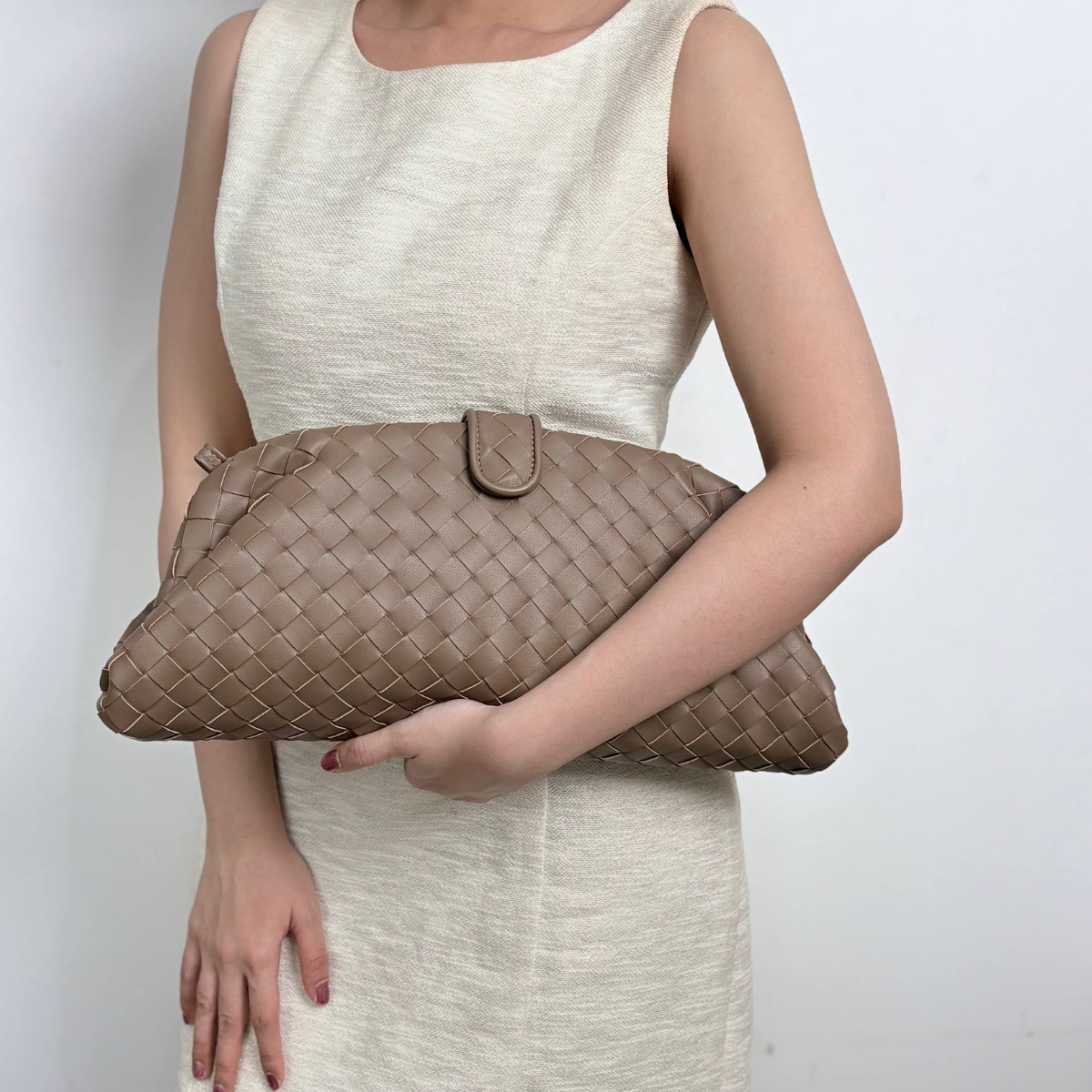 TALIA TAUPE ON MODEL 2