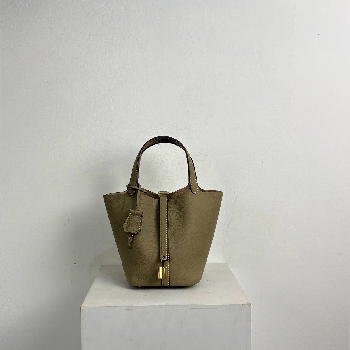 pico light taupe.png 8