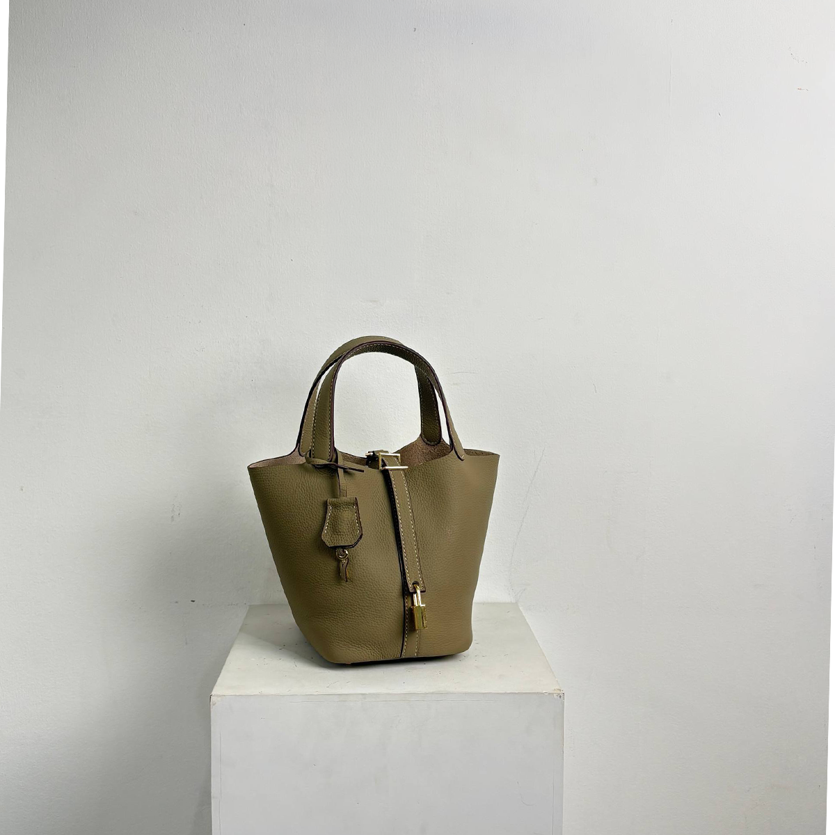 pico light taupe