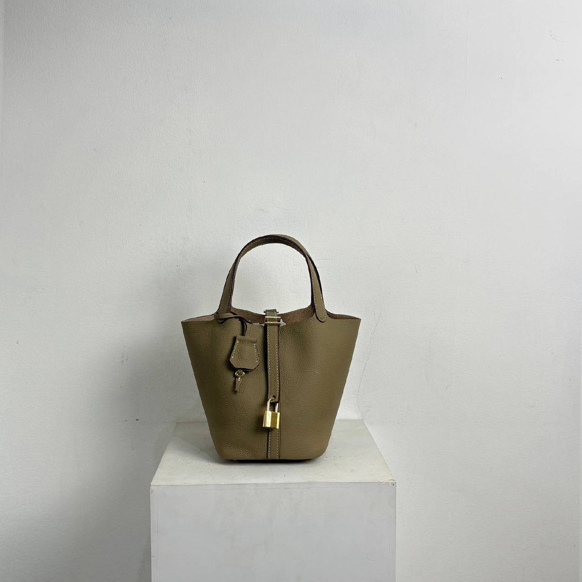 pico light taupe.png 10