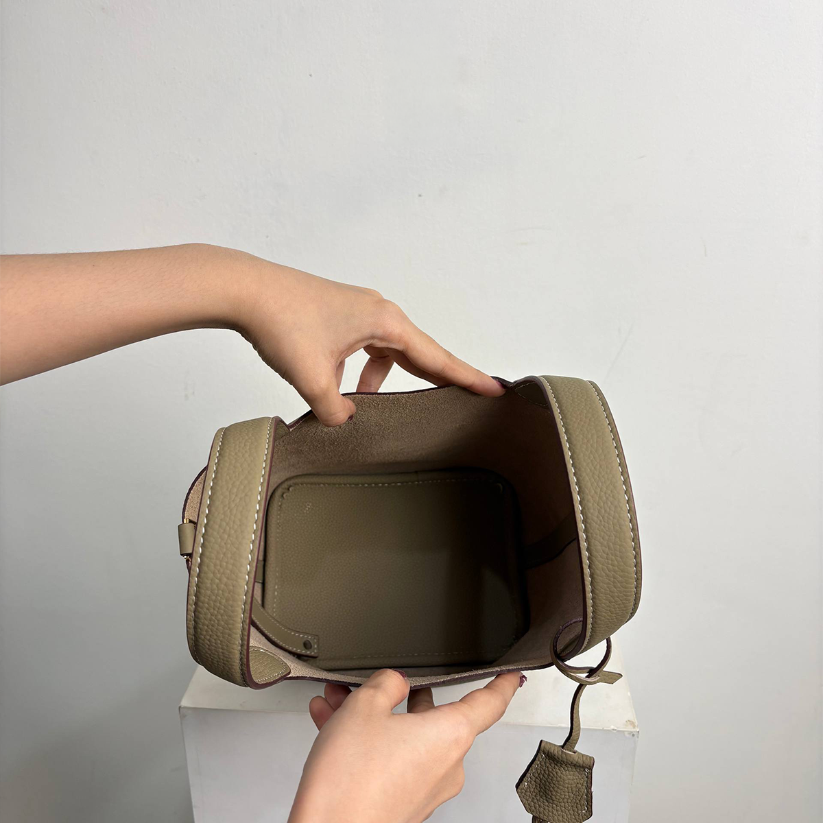 pico light taupe.png 3