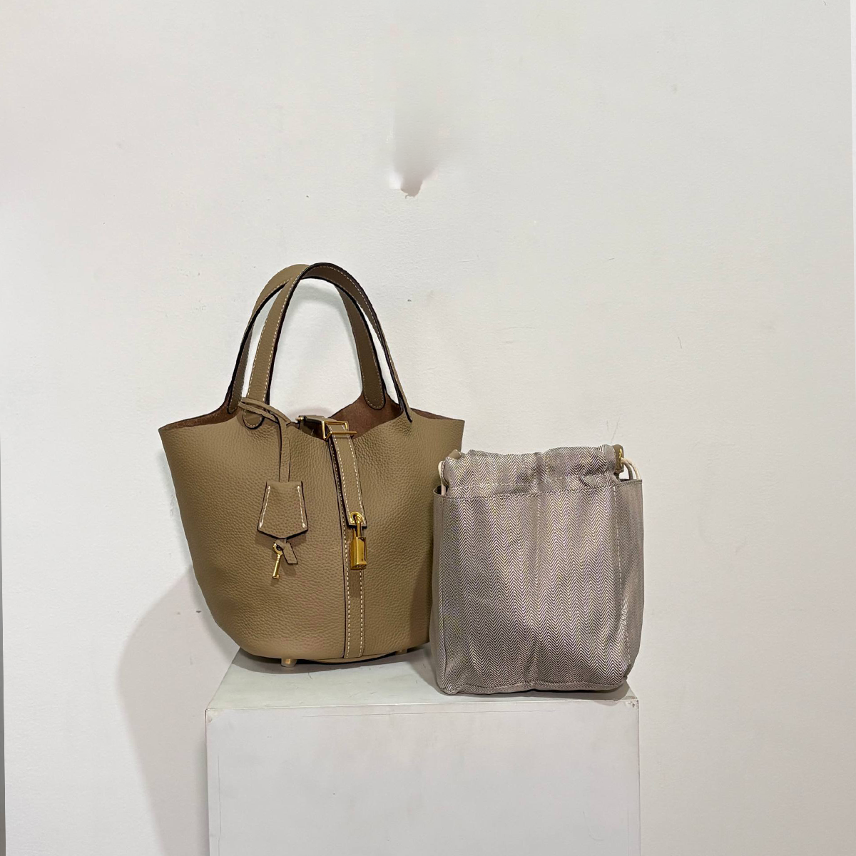 pico light taupe.png 4