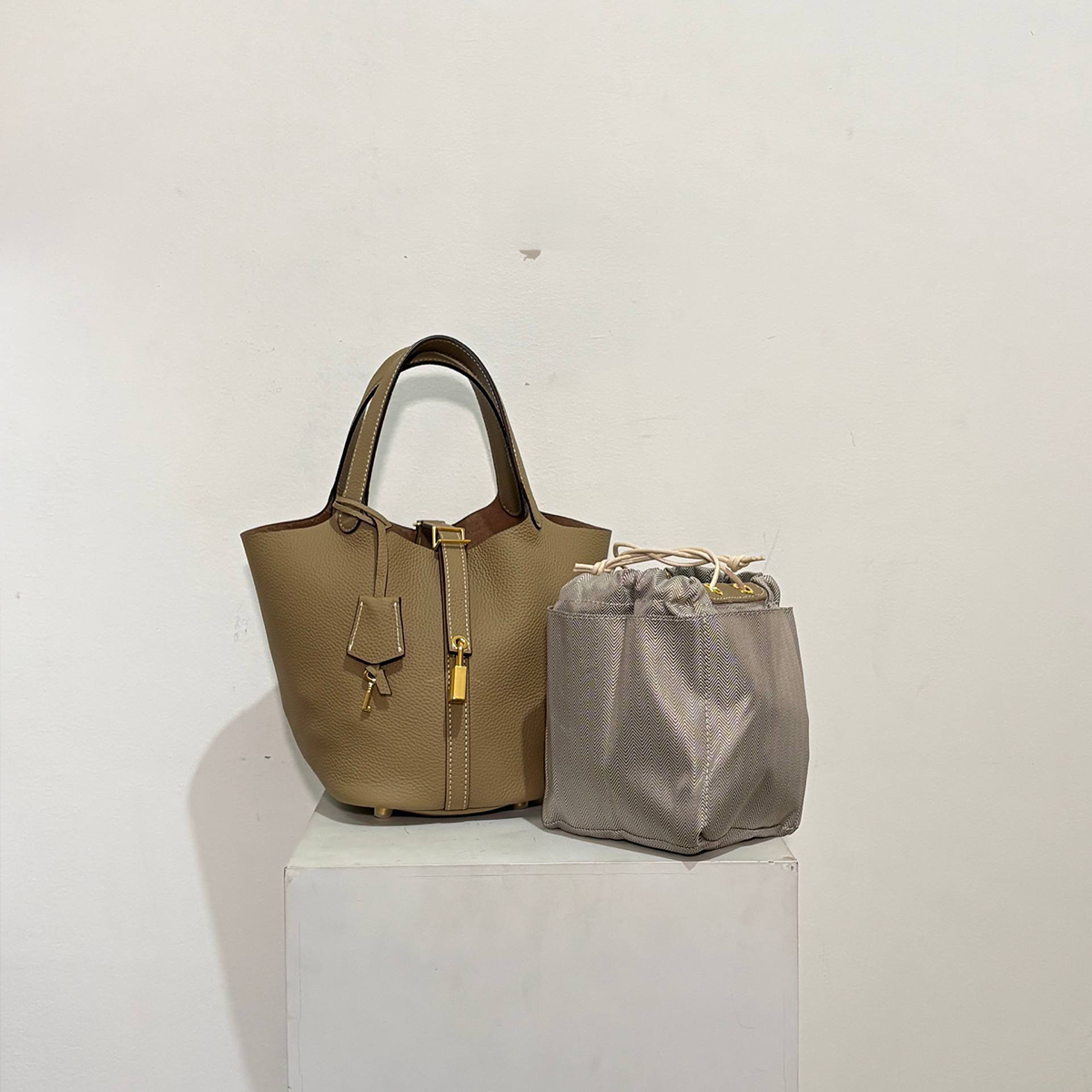 pico light taupe.png 5