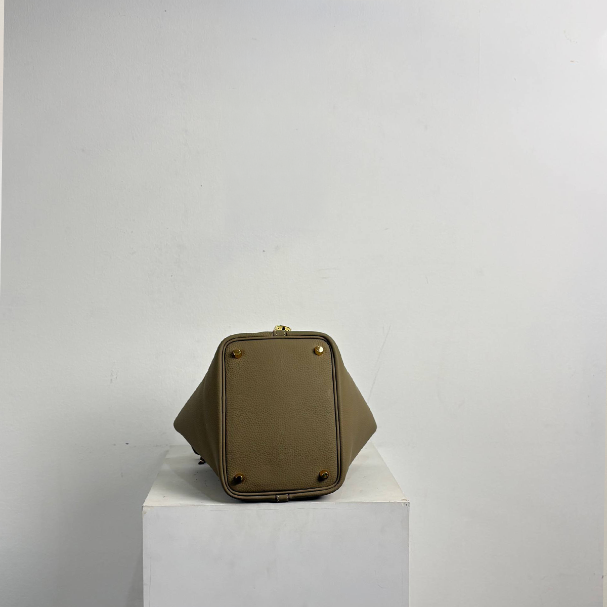 pico light taupe.png 6