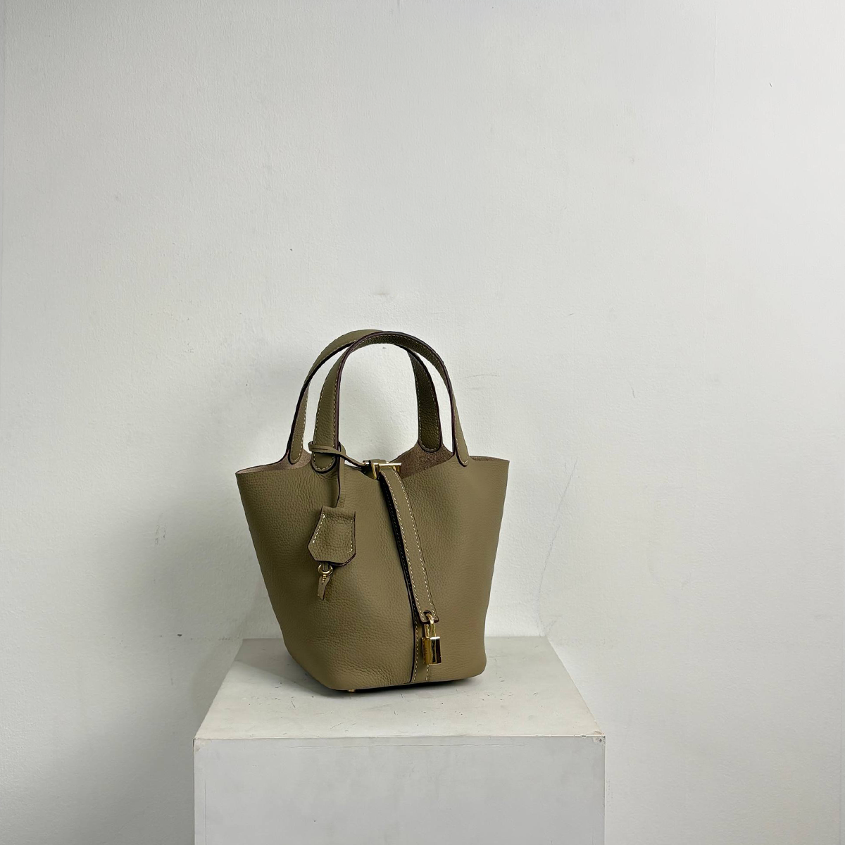 pico light taupe.png 9