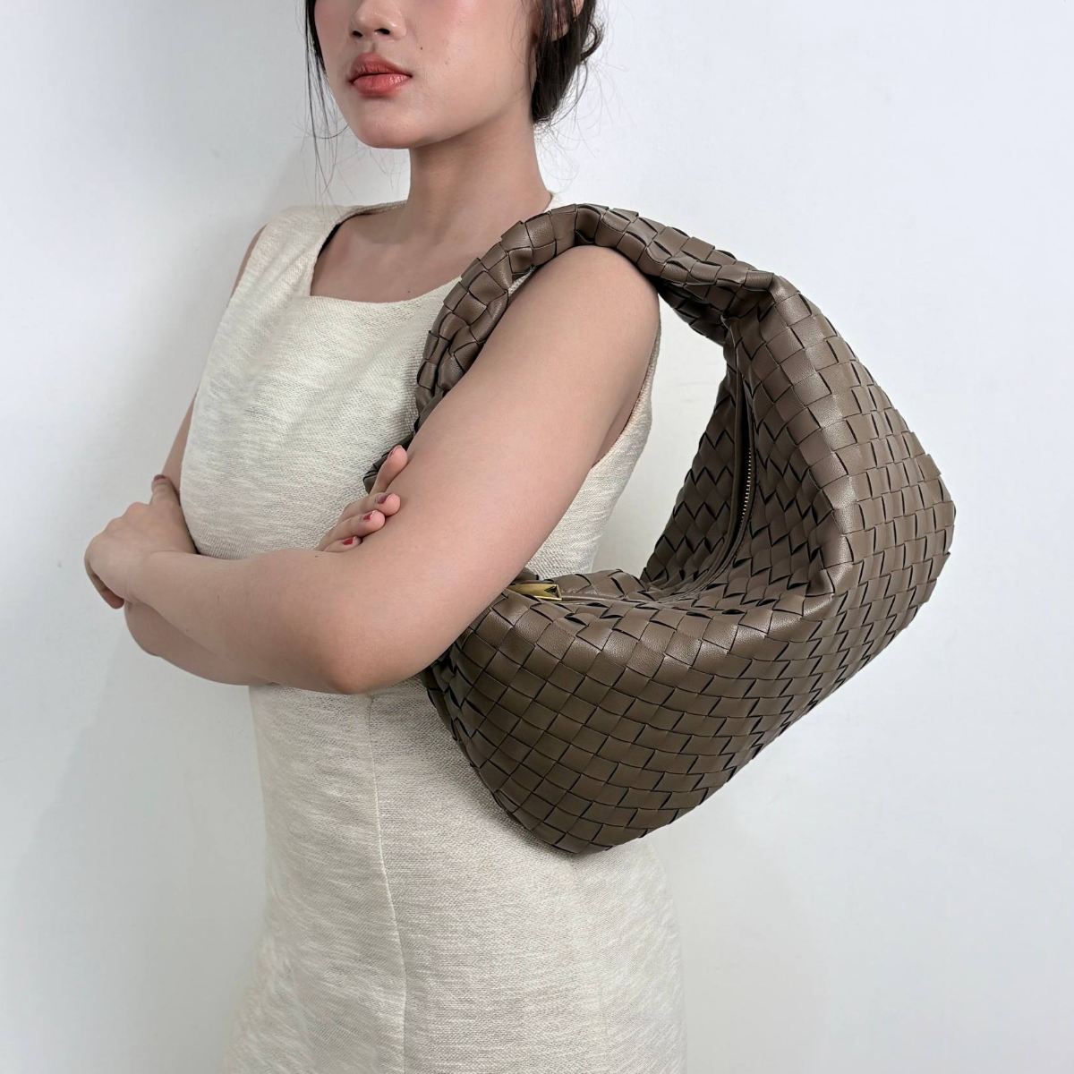YAZA TAUPE ON MODEL 4