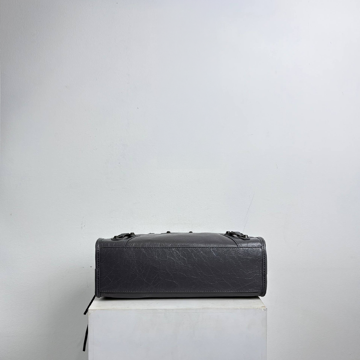 KHOTA GREY.png 5