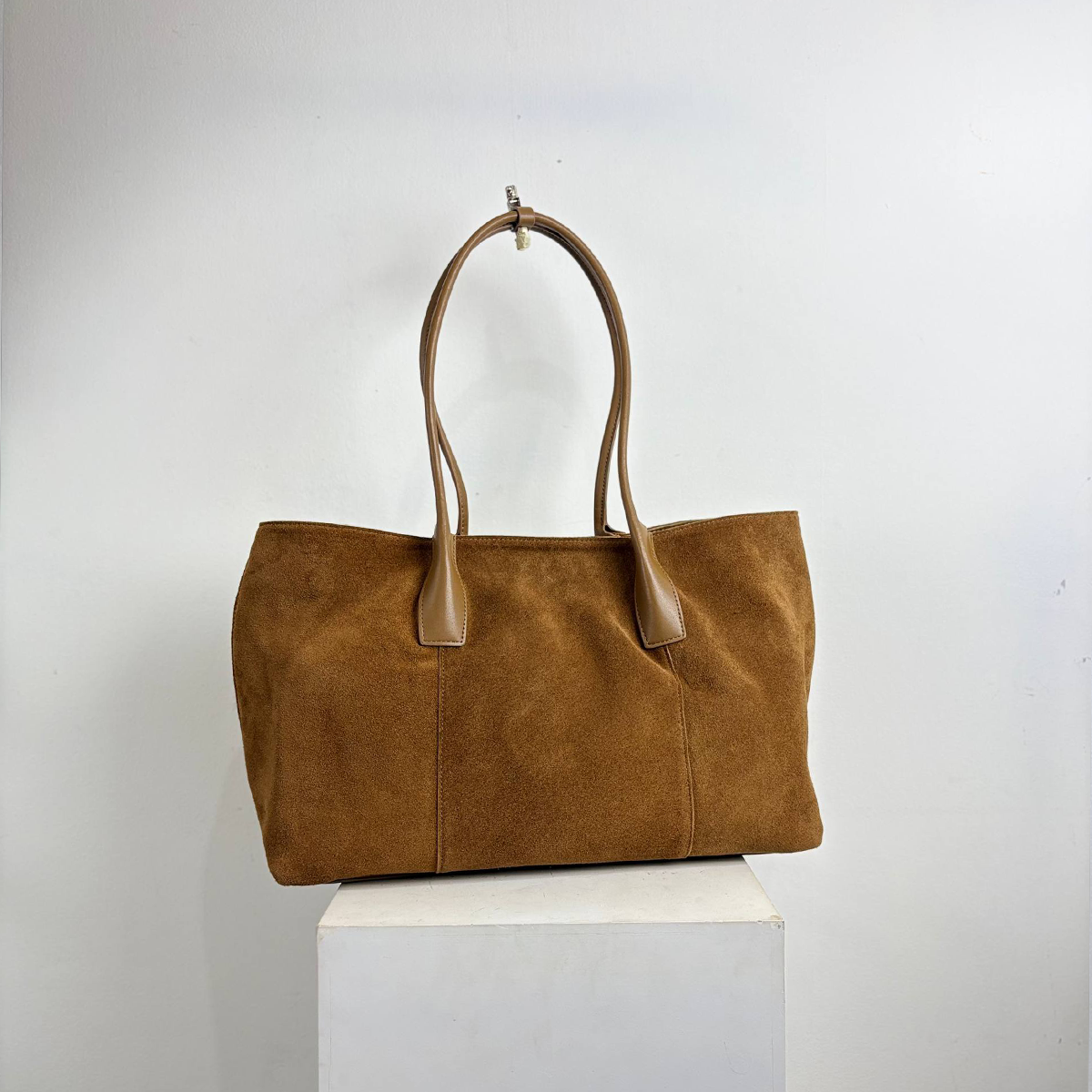 madira suede caramel.png 7png